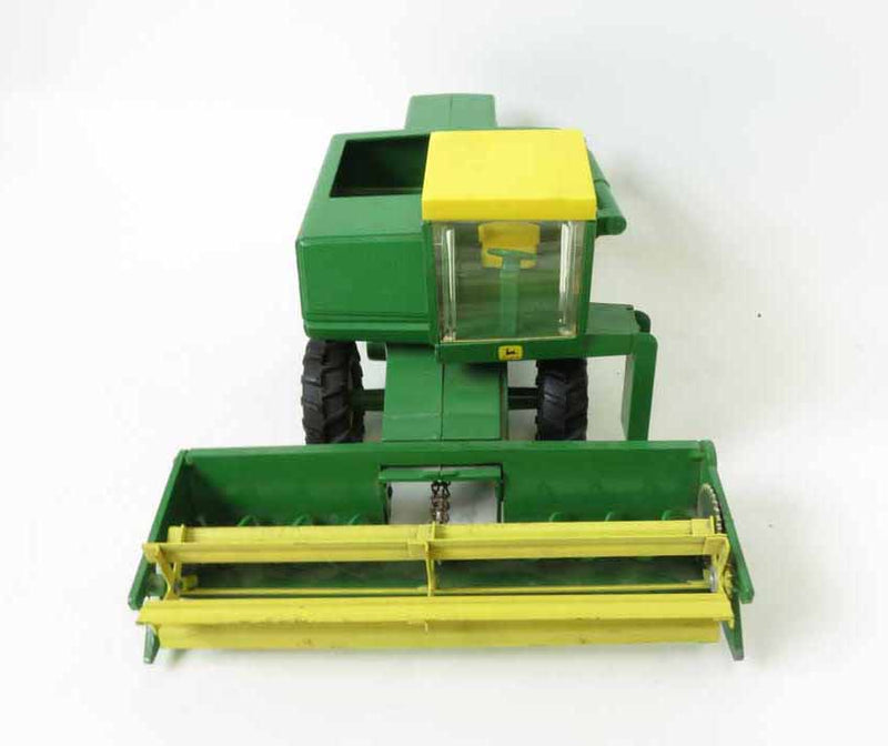 1/24 John Deere 6600 Combine with Metal Header - LOOSE