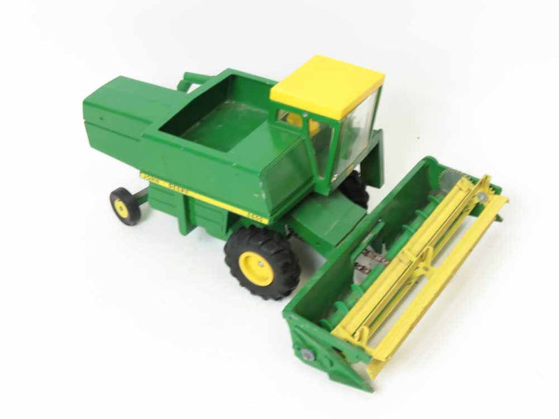 1/24 John Deere 6600 Combine with Metal Header - LOOSE