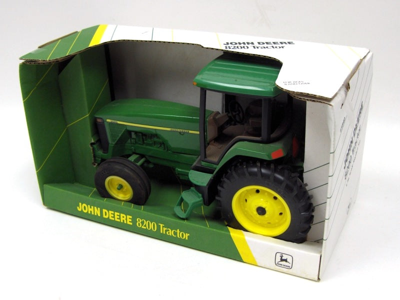 1/16 John Deere 8200 2WD by ERTL