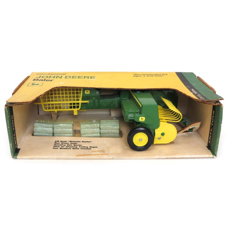 1/16 John Deere Older Style In-Line Kick Square Baler by ERTL