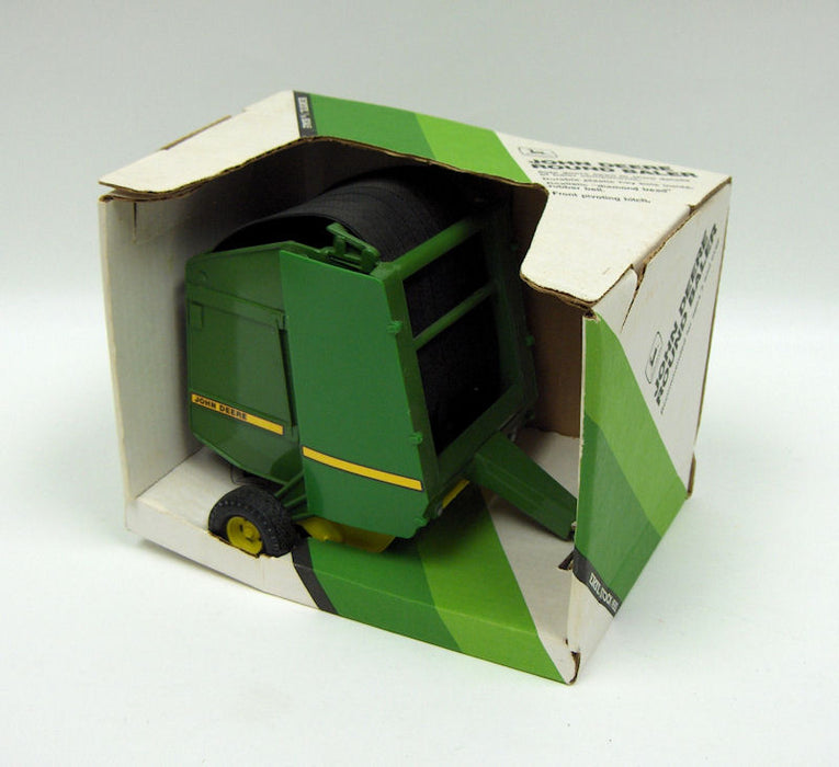 1/16 John Deere Round Baler in Old Style Box