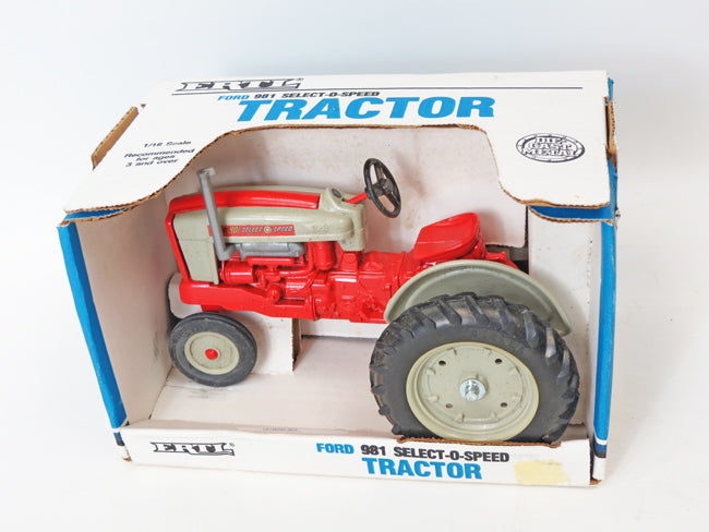 1/16 Ford 901 Select-O-Speed Tractor by ERTL