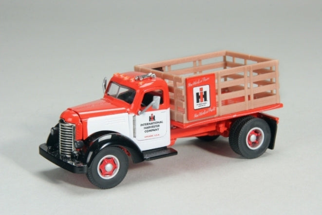 1/50 International Harvester IH KB-8 Stakebed Truck