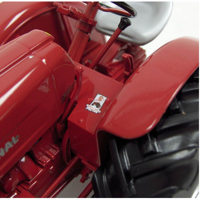 1/16 International Harvester Farmall W400D Tractor Limited Edition by SpecCast, 2010 Red Power Round Up Edition