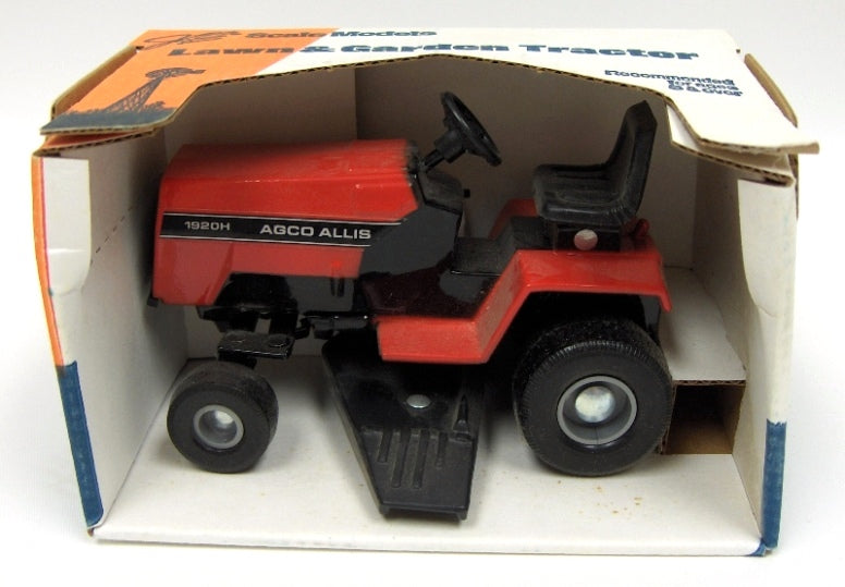 1/16 AGCO Allis 1920H Lawn Mower w/ deck & rear hitch, by Scale Models