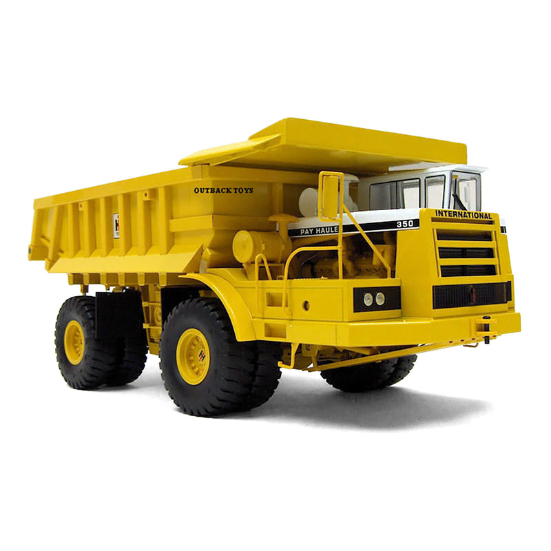 1/25 International Harvester Model 350 Pay Hauler in High Detail by First Gear