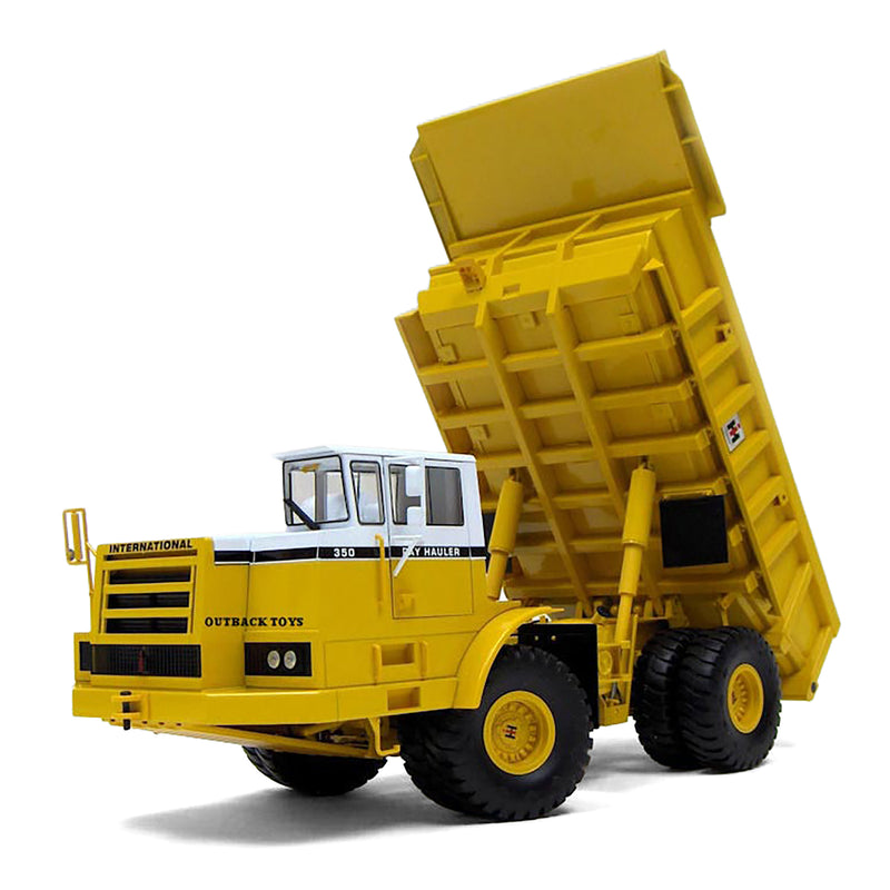 1/25 International Harvester Model 350 Pay Hauler in High Detail by First Gear