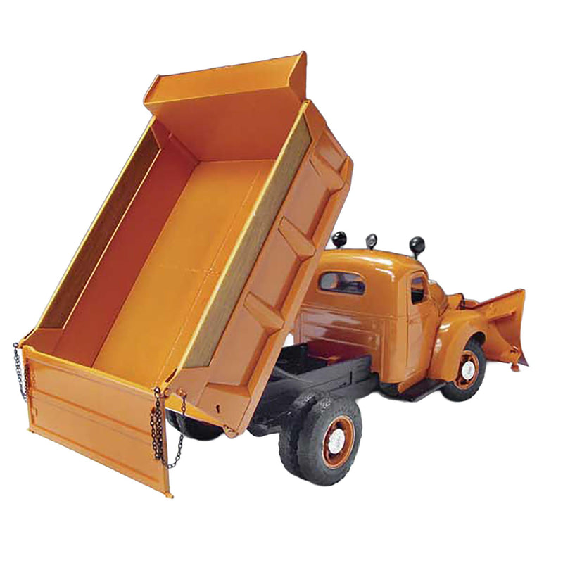1/16 International K-5 Truck with Snow Plow Blade in High Detail, Limited Edition by Die-Cast Promotions