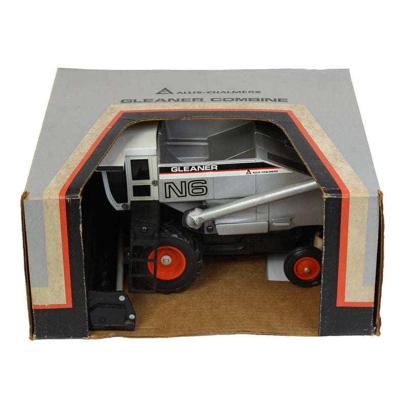 1/24 Allis Chalmers Gleaner N6 Combine with Grain Head