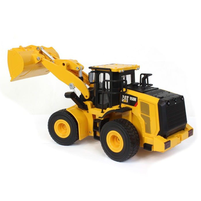 (B&D) 1/24 Radio Control Caterpillar 950M Wheel Loader, Made of Durable Plastic - Damaged Item