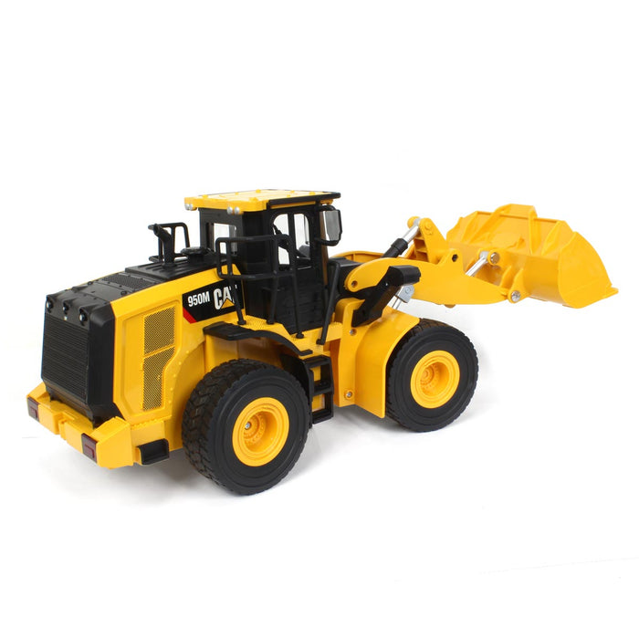 (B&D) 1/24 Radio Control Caterpillar 950M Wheel Loader, Made of Durable Plastic - Damaged Item