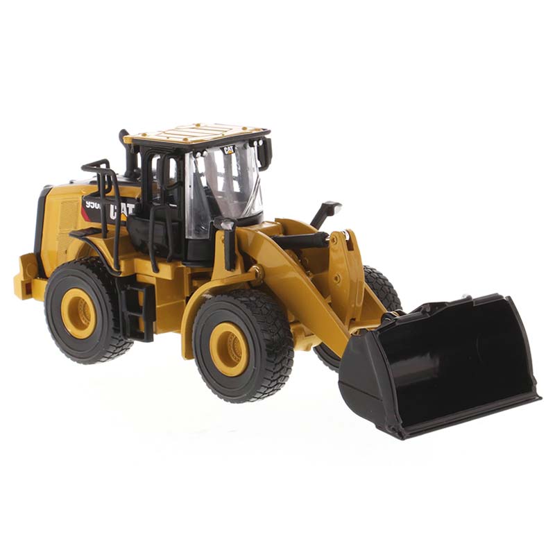 1/64 Caterpillar 950M Wheel Loader, Diecast Masters Play & Collect