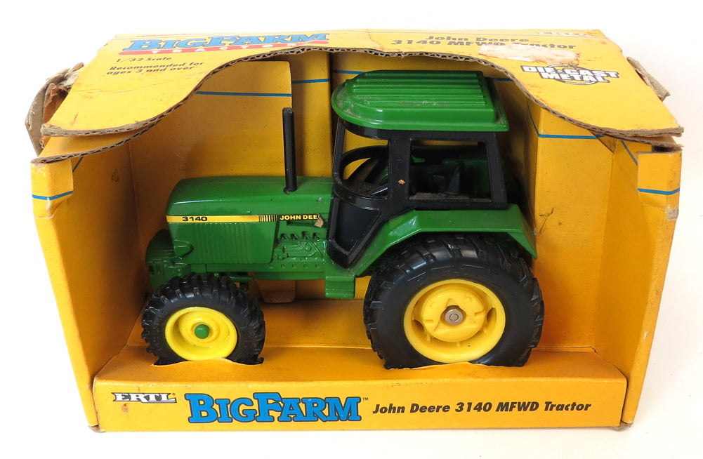 (B&D) 1/32 John Deere 3140 MFWD Tractor with Cab - Damaged Item