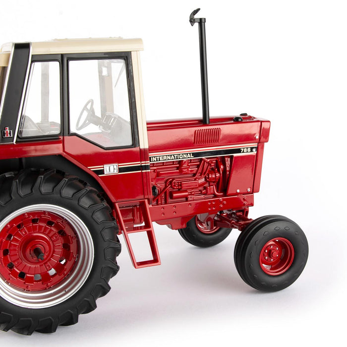 (B&D) 1/16 International Harvester 786 Tri-Stripe with Cab, ERTL Prestige Collection - Damaged Box