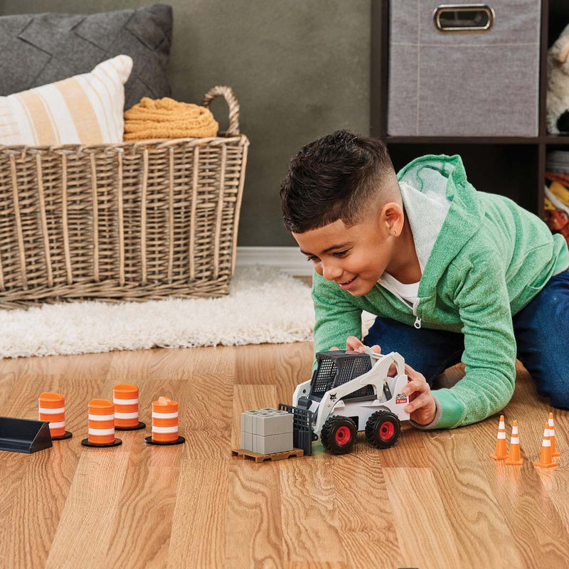 1/16 Big Farm Bobcat S450 Skid Steer Set with Accessories