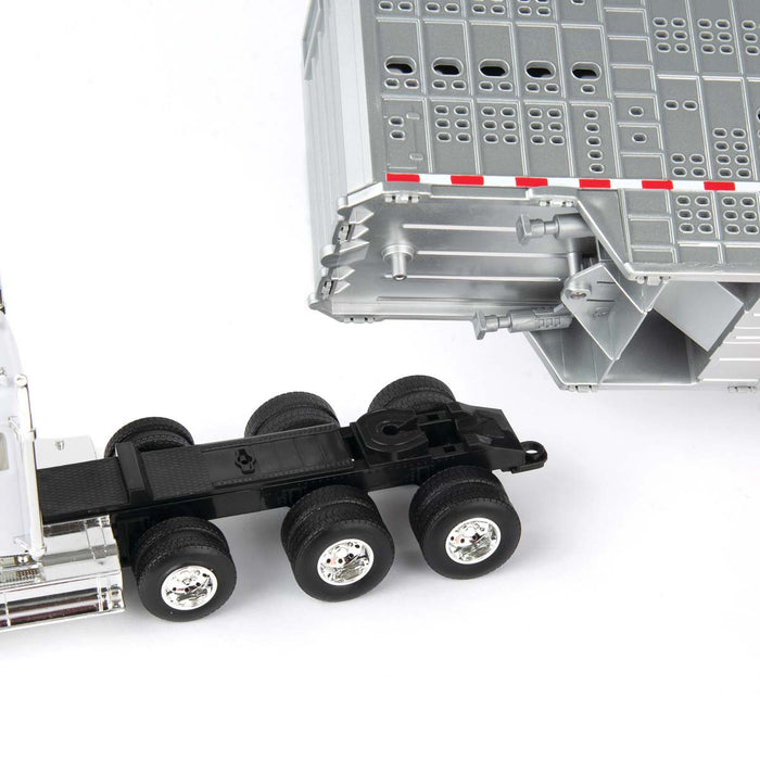 1/32 Freightliner 122SD Semi with Livestock Trailer & Cattle by ERTL