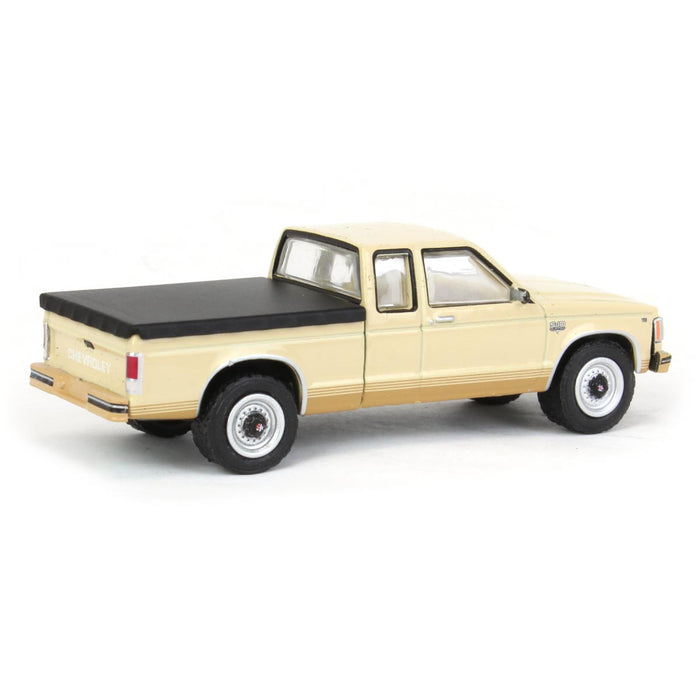 1/64 1983 Chevrolet S-10 Durango with Bed Cover, Blue Collar Series 11