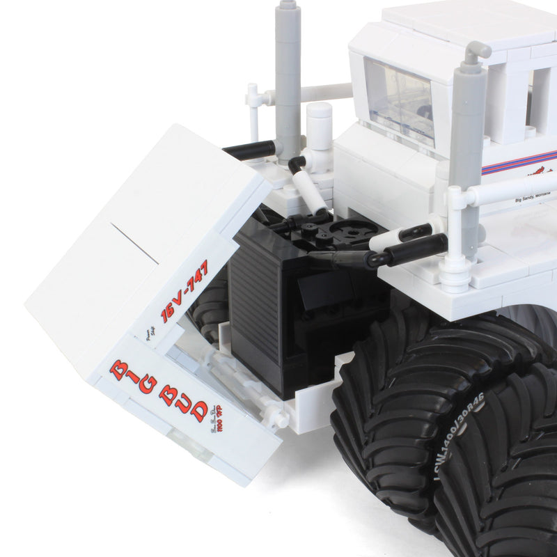 Big Bud 16V-747 Tractor 512 Piece Building Blocks Set by First Gear