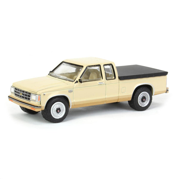 1/64 1983 Chevrolet S-10 Durango with Bed Cover, Blue Collar Series 11