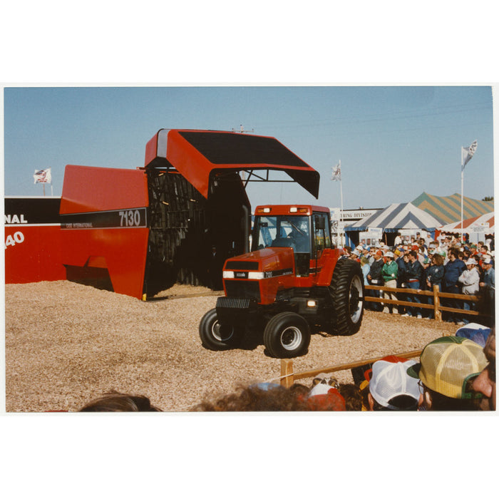 Red Tractors 1958-2022: The Authoritative Guide to International Harvester and Case IH Tractors