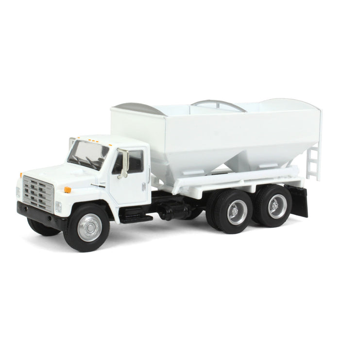 1/64 1980s International Tandem-axle Dry Fertilizer Tender Truck w/ White Cab