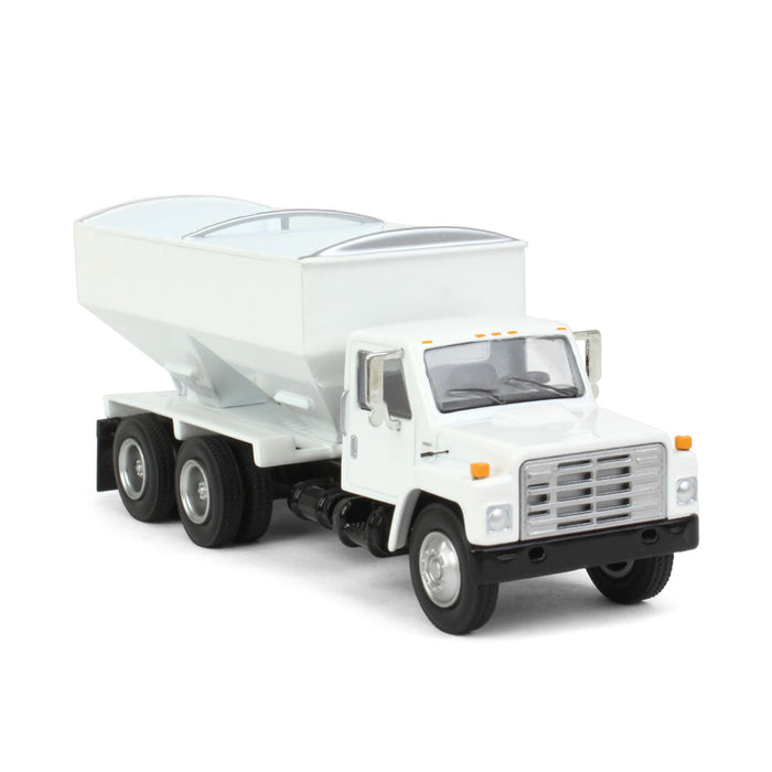 1/64 1980s International Tandem-axle Dry Fertilizer Tender Truck w/ White Cab