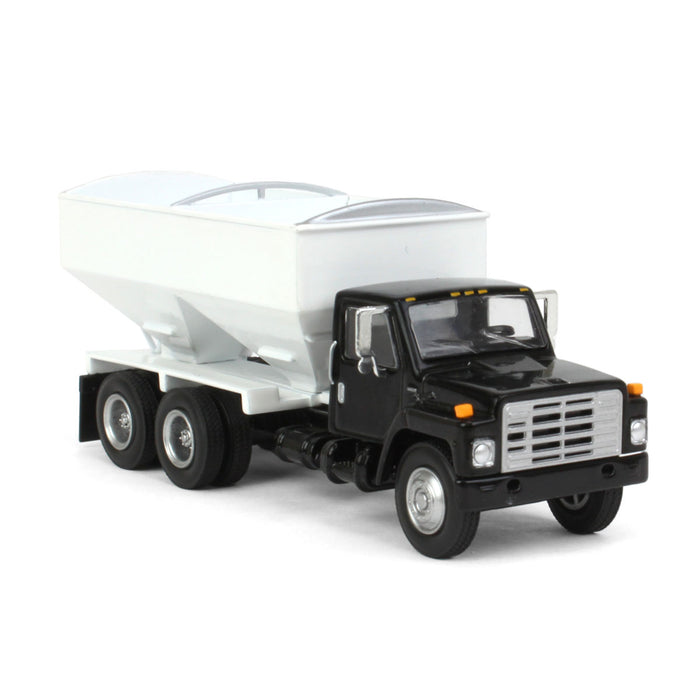 1/64 1980s International Tandem-axle Dry Fertilizer Tender Truck w/ Black Cab