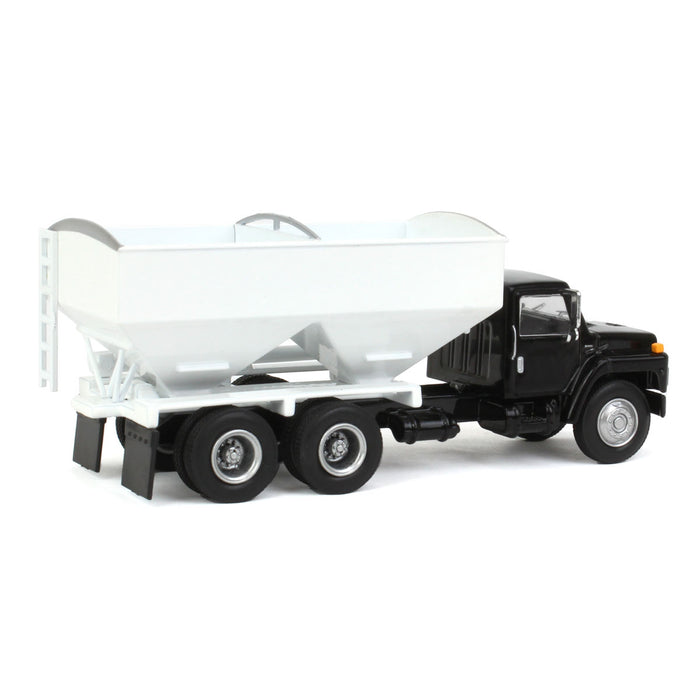 1/64 1980s International Tandem-axle Dry Fertilizer Tender Truck w/ Black Cab