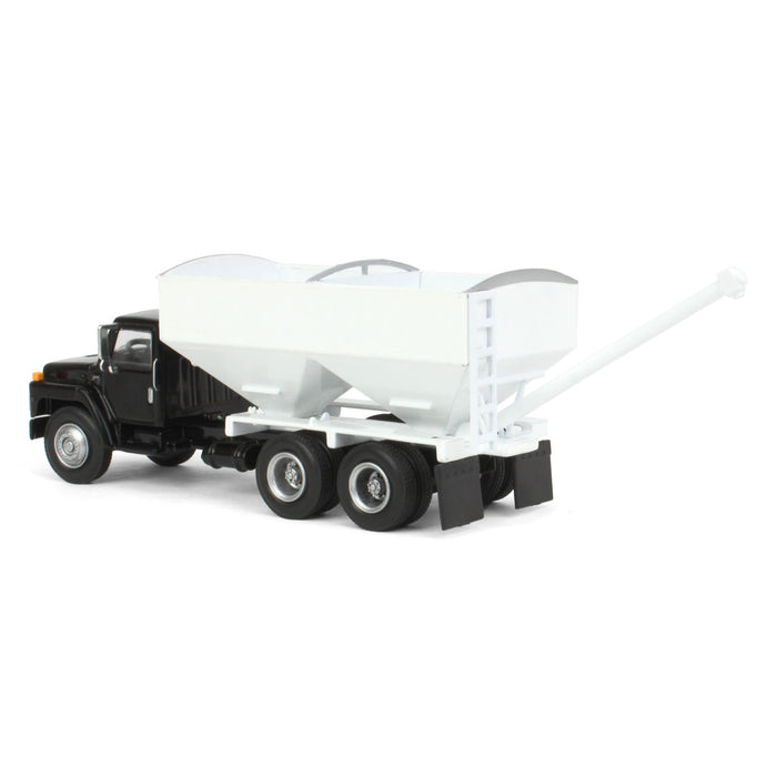 1/64 1980s International Tandem-axle Dry Fertilizer Tender Truck w/ Black Cab