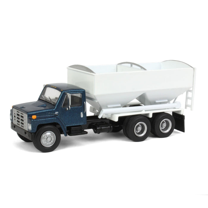 1/64 1980s International Tandem-axle Dry Fertilizer Tender Truck w/ Metallic Navy Blue Cab