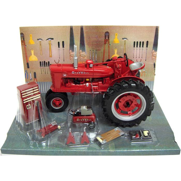 1/16 IH Farmall M Restoration Tractor & Accessories