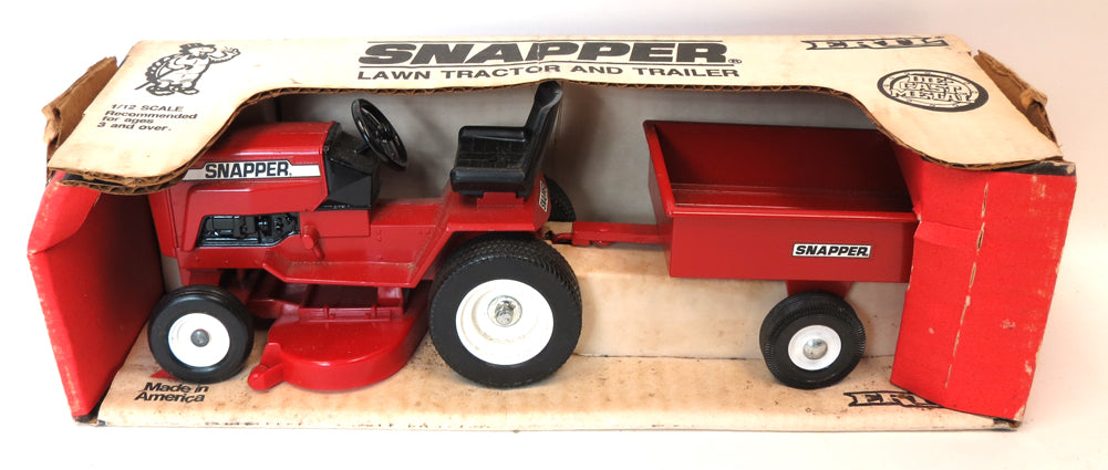 (B&D) 1/16 Snapper Lawn Tractor and Trailer w/ Cart by ERTL - Damaged Item