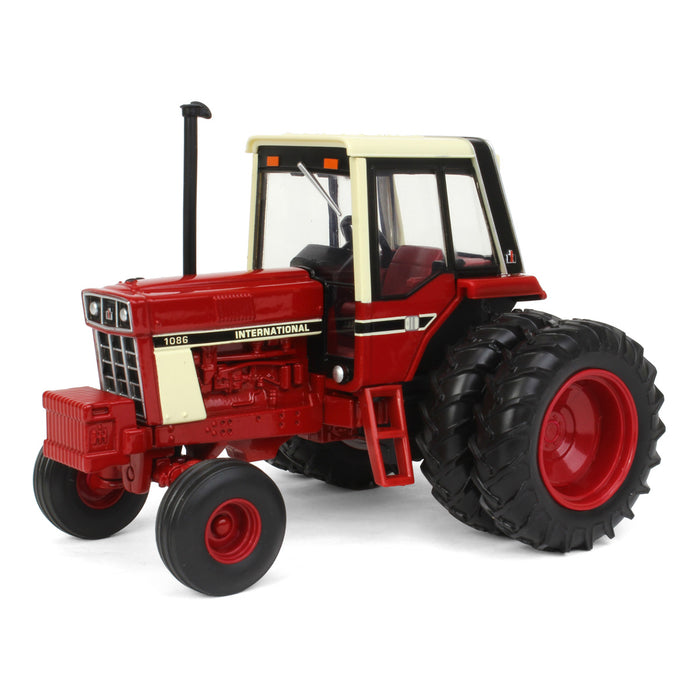 1/32 International Harvester 1086 Wide Front with Rear Duals