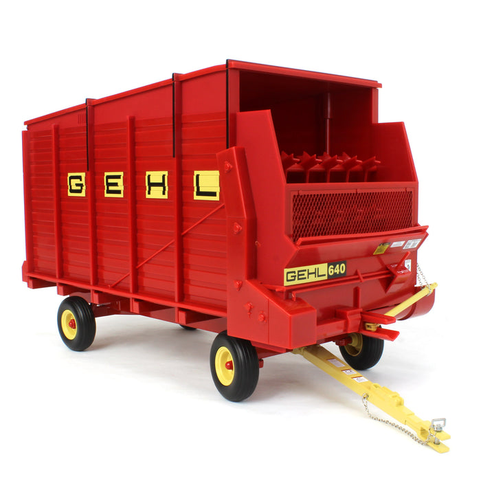 1/16 GEHL 640 Forage Wagon by SpecCast