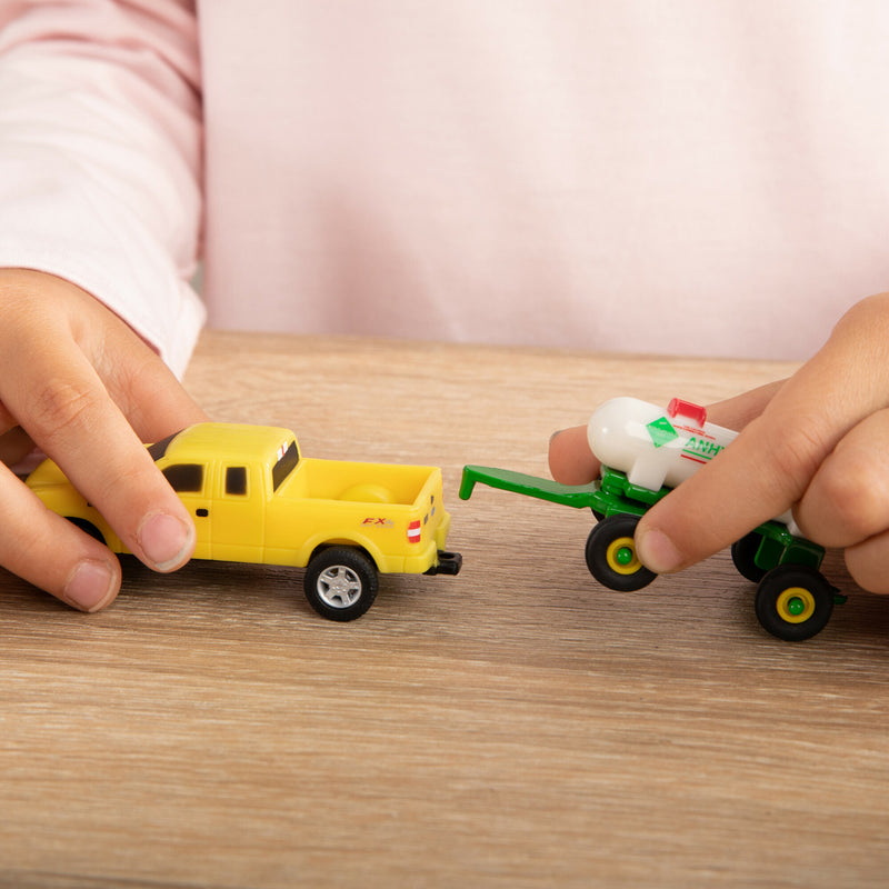 Approx. 1/64 John Deere 20 Piece Farm Set with Tractors, Pickup Trucks & More