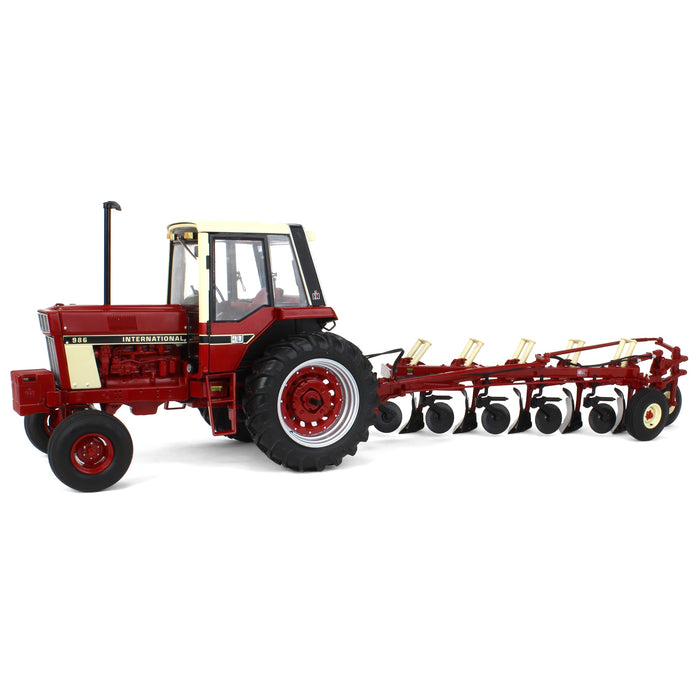 1/16 International Harvester 986 with Cab & 720 Plow, ERTL Precision Heritage Series