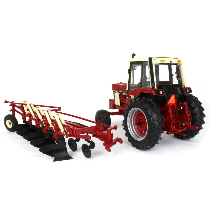 (B&D) 1/16 International Harvester 986 with Cab & 720 Plow, ERTL Precision Heritage Series - Damaged Box
