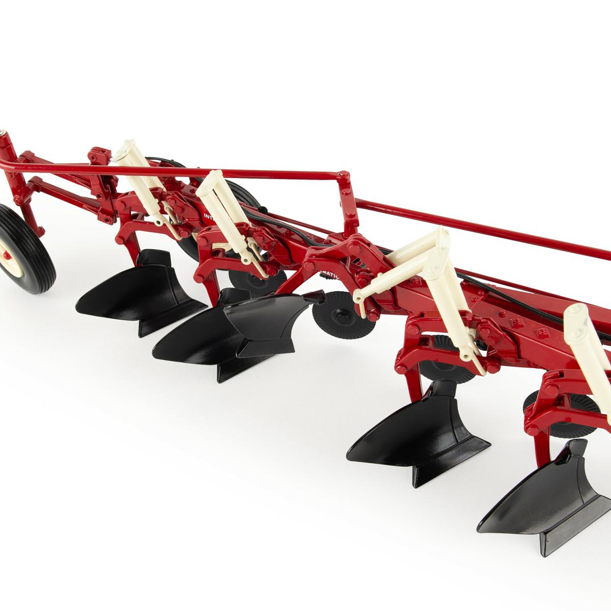 1/16 International Harvester 986 with Cab & 720 Plow, ERTL