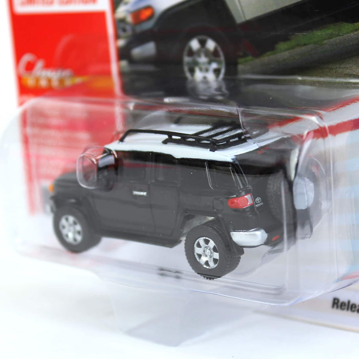 1/64 Johnny Lightning Classic Gold 2022 Release 3B - 2007 Toyota FJ Cruiser, Black Diamond