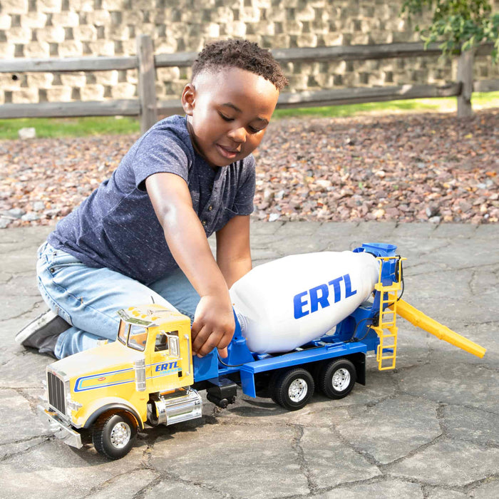 1/16 ERTL Big Farm Yellow & Blue Peterbilt Model 367 Cement Mixer