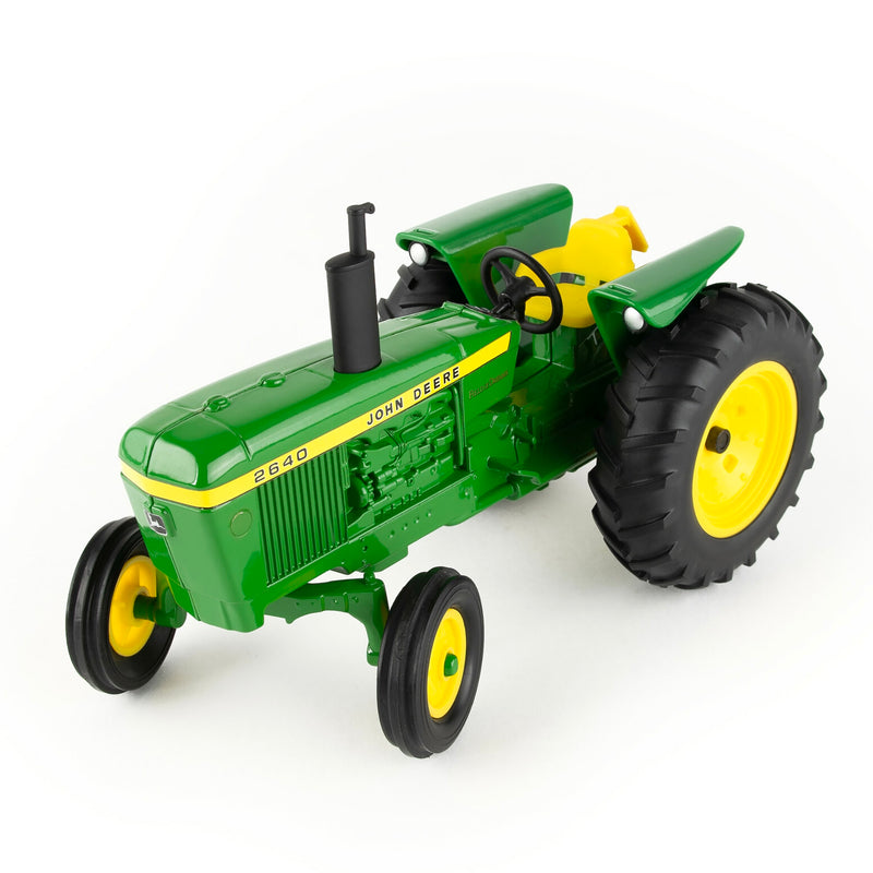 (B&D) 1/16 John Deere 2640 Field of Dreams Tractor with Baseball - Damaged  Box