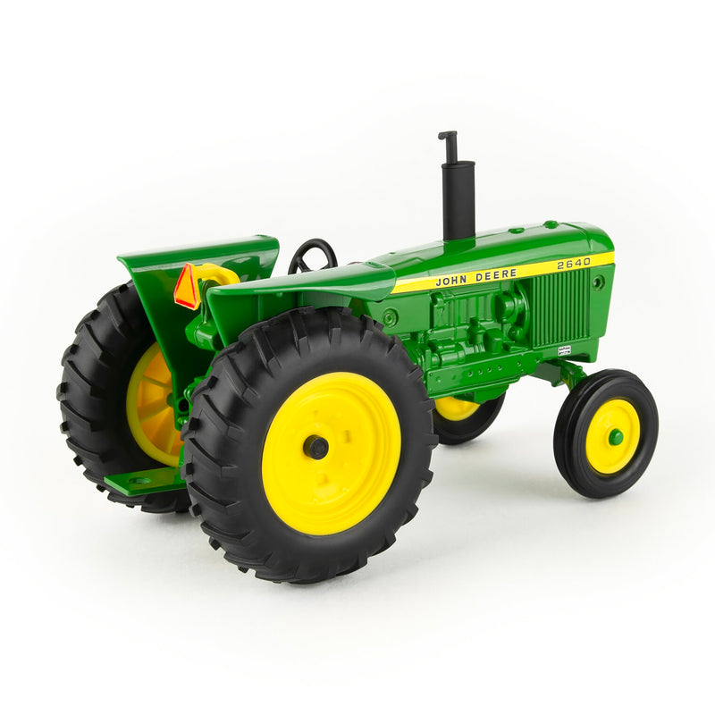 (B&D) 1/16 John Deere 2640 Field of Dreams Tractor with Baseball - Damaged  Box