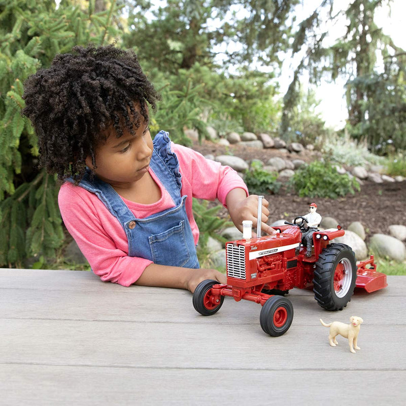 (B&D) 1/16 Big Farm Farmall 1256 Tractor with Mower & Figures - Damaged Box