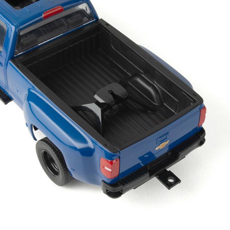 (B&D) 1/16 ERTL Big Farm Blue Chevrolet Pickup Truck with Trailer & 6 Round Bales - Damaged Item