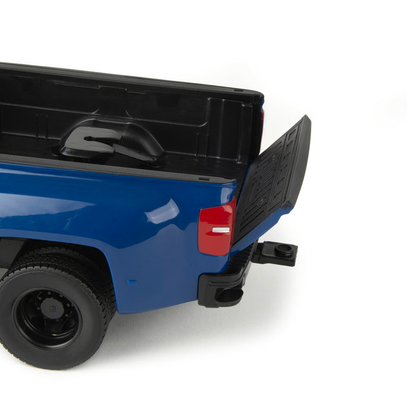 (B&D) 1/16 ERTL Big Farm Blue Chevrolet Pickup Truck with Trailer & 6 Round Bales - Damaged Item