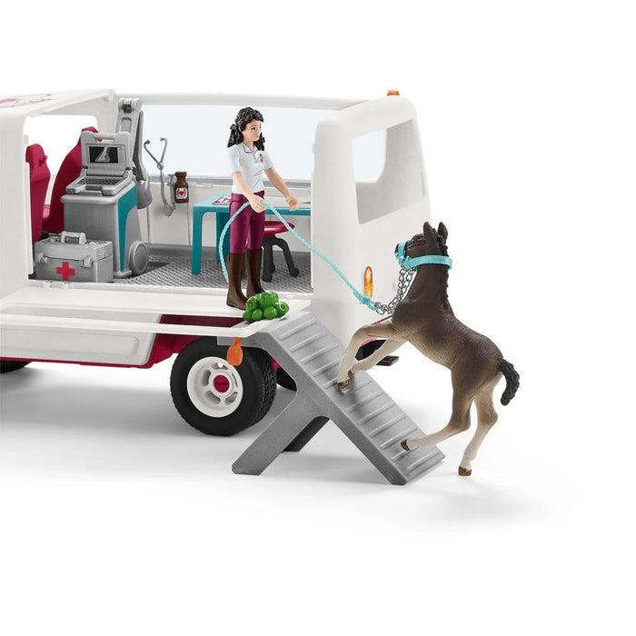 Mobile Veterinarian Vehicle with Hanoverian Foal by Schleich