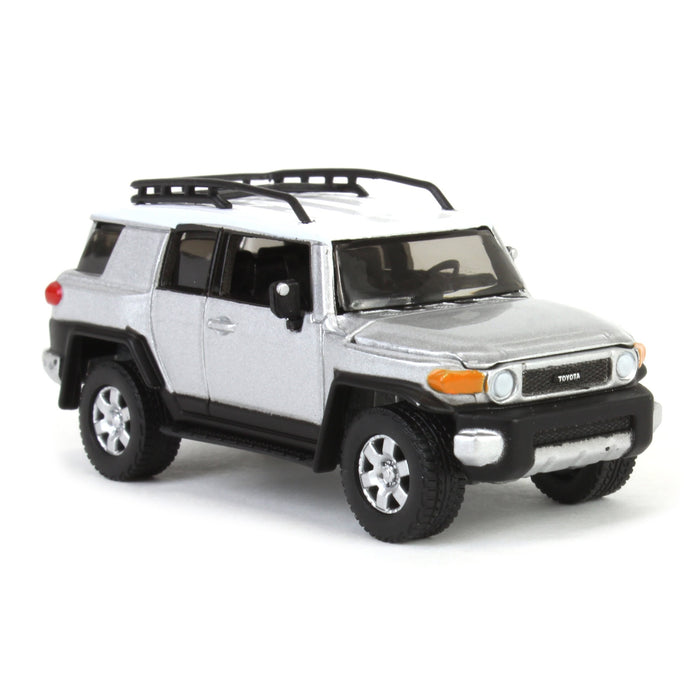 1/64 Johnny Lightning Classic Gold 2022 Release 3A - 2007 Toyota FJ Cruiser, Titanium Silver