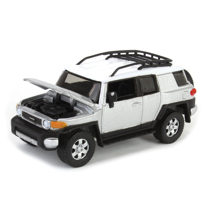 1/64 Johnny Lightning Classic Gold 2022 Release 3A - 2007 Toyota FJ Cruiser, Titanium Silver