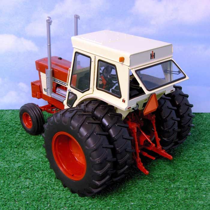 1/16 International Harvester 1468 Tractor with Duals, ERTL Precision Key Series #3