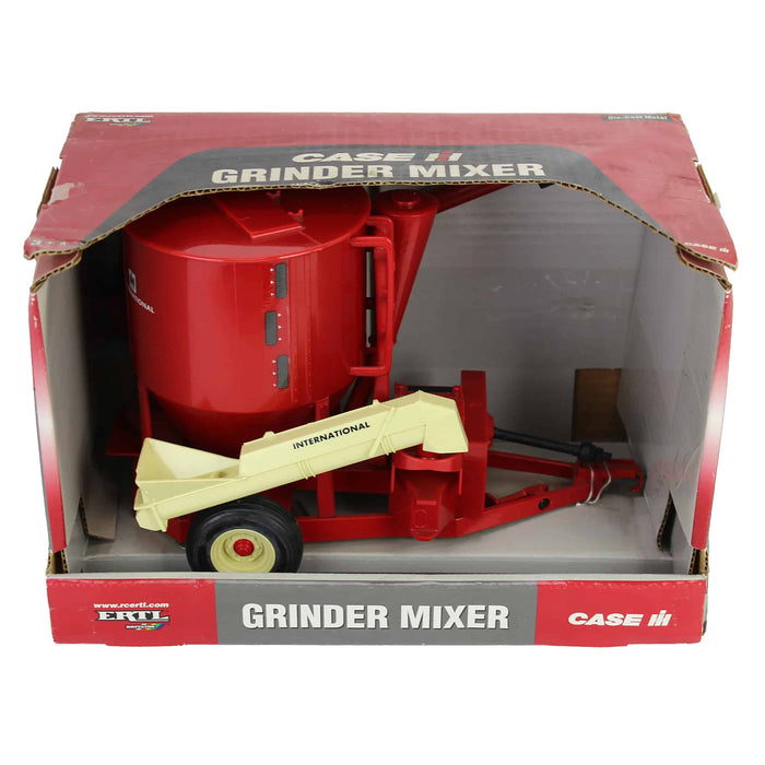 1/16 IH Grinder Mixer with Swinging Auger